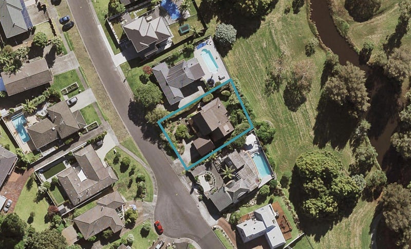 16 Tarahanga Street, Northcote, Auckland - Carousel 1