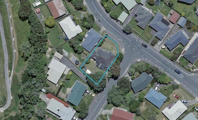 81 Kenmore Street, Newlands, Wellington - Carousel 1