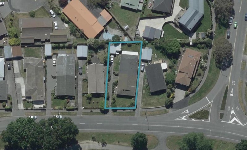2/118 Lake Terrace Road, Burwood, Christchurch - Carousel 1