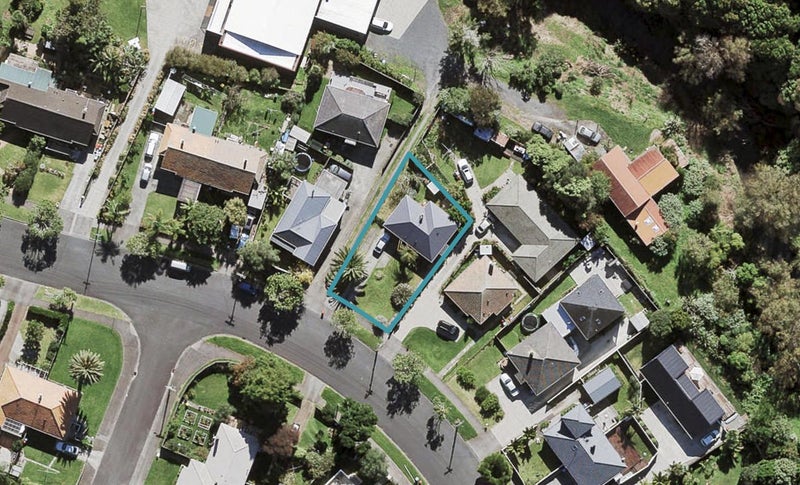 63 Premier Avenue, Point Chevalier, Auckland - Carousel 1