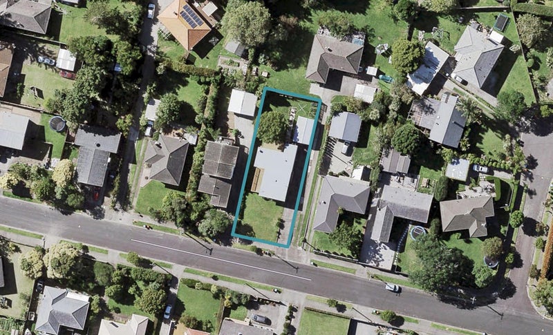 25 Weybridge Crescent, Glen Innes, Auckland - Carousel 1