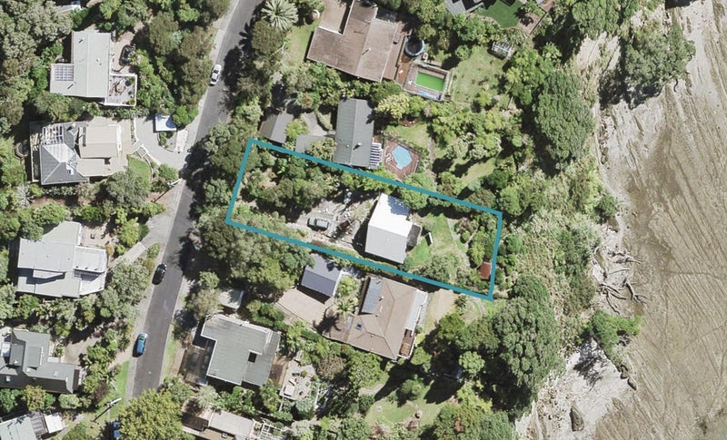 8 Okewa Road, Titirangi, Auckland - Carousel 1