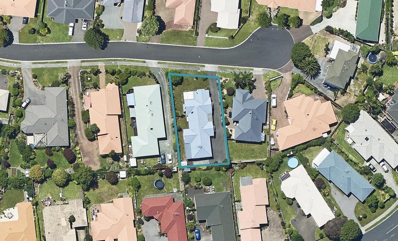 18 Rochester Place, Bethlehem, Tauranga - Carousel 1