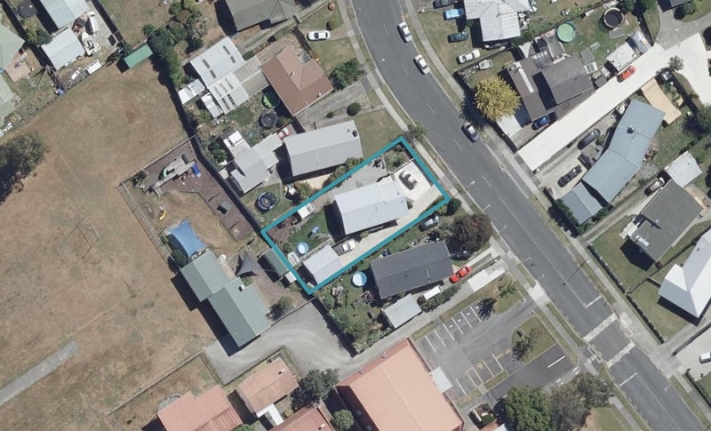 57 Deanwell Avenue, Deanwell, Hamilton - Carousel 1