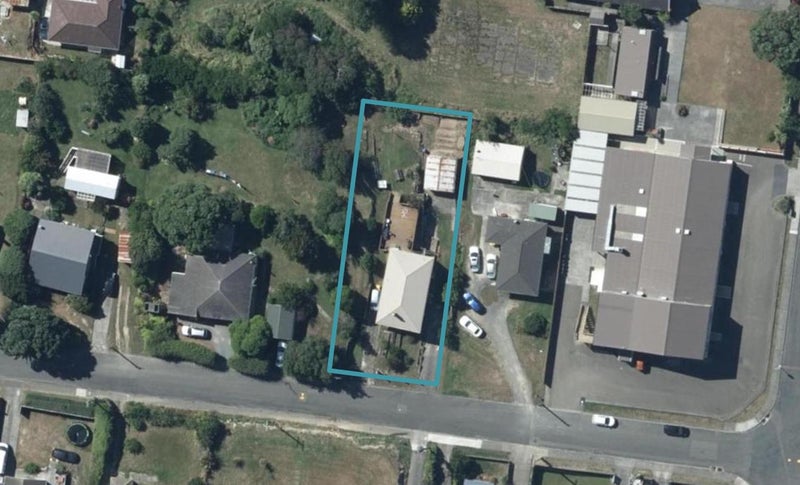 8 Nohorua Street, Takapuwahia, Porirua - Carousel 1