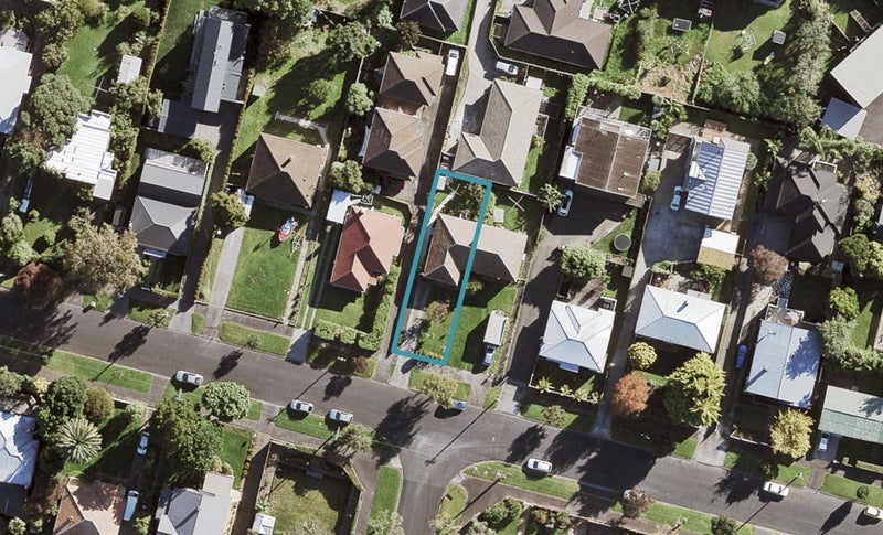 11 Fairlands Avenue, Waterview, Auckland - Carousel 1