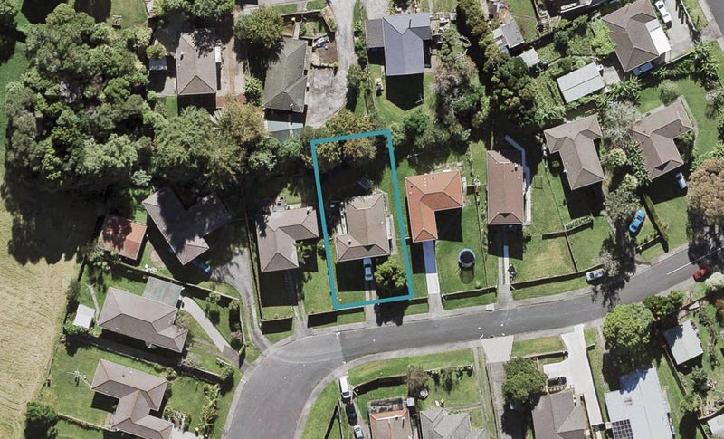 9 Yule Place, Massey, Auckland - Carousel 1