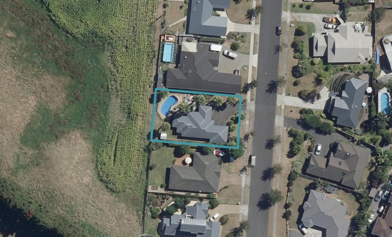 302 Grandview Road, Western Heights, Hamilton - Carousel 1