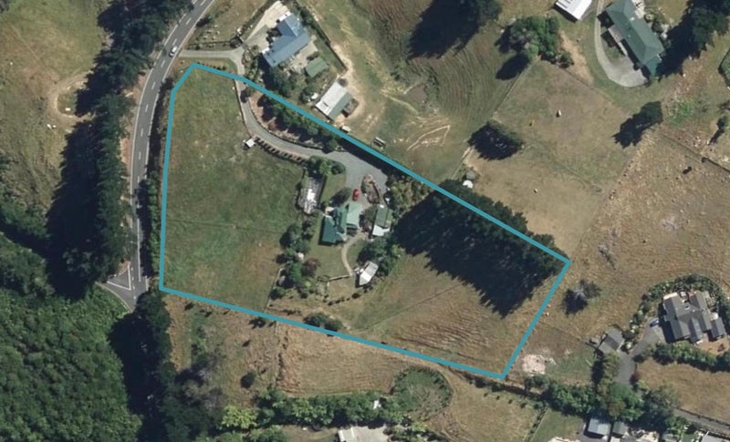 8 Cottle Park Drive, Normandale, Lower Hutt - Carousel 1