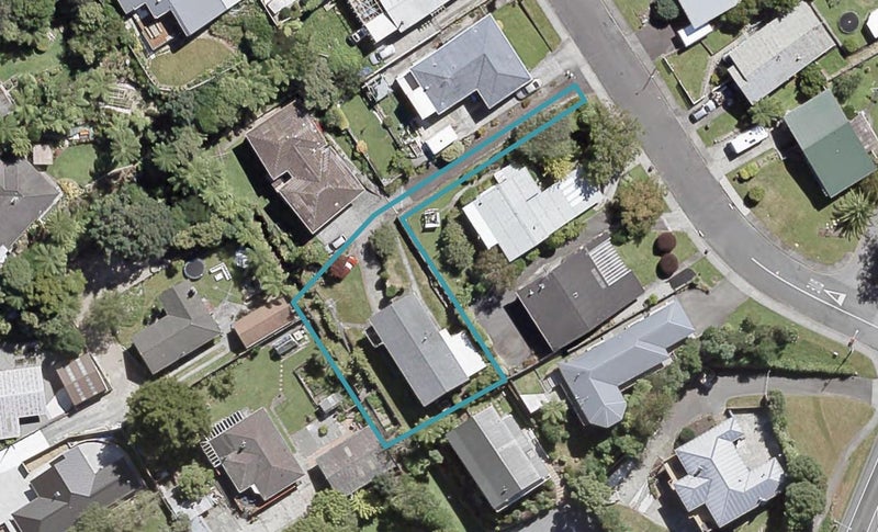 11 Sunnyview Drive, Brown Owl, Upper Hutt - Carousel 1