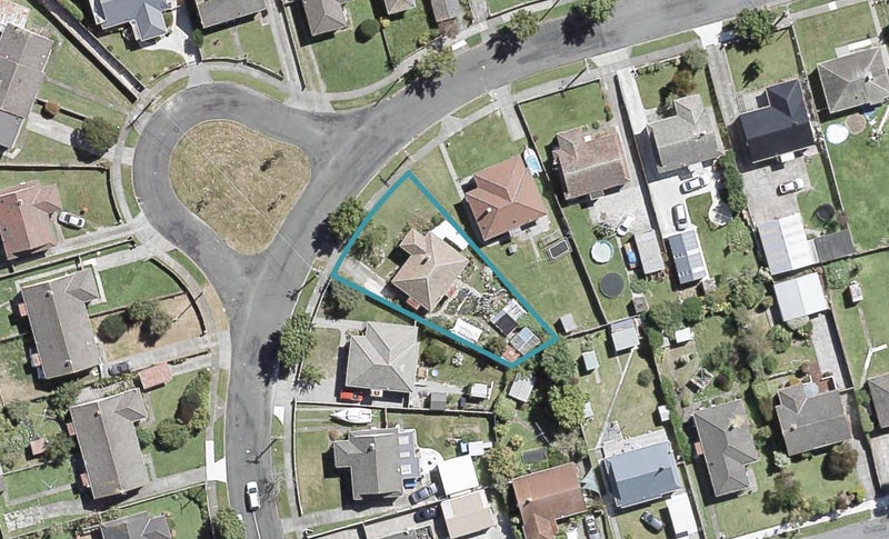 18 Shearer Crescent, Naenae, Lower Hutt - Carousel 1