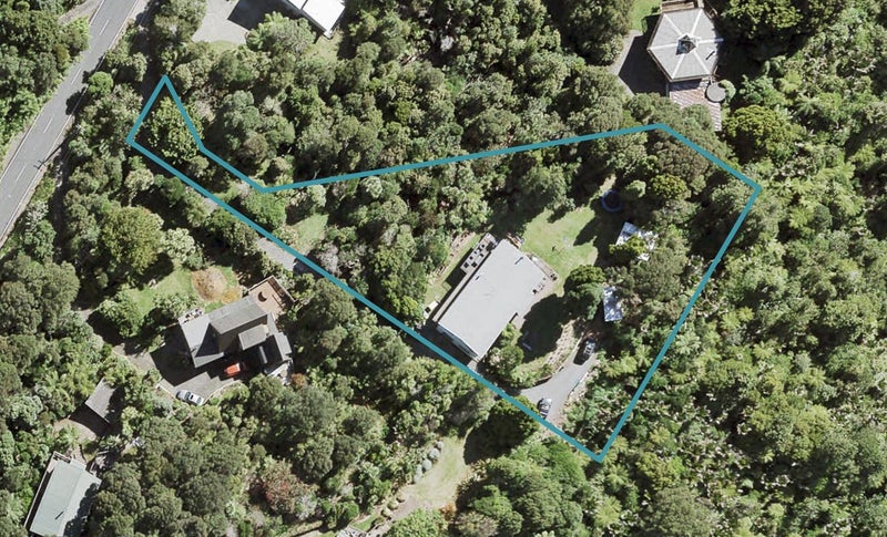 190 Scenic Drive, Titirangi, Auckland - Carousel 1