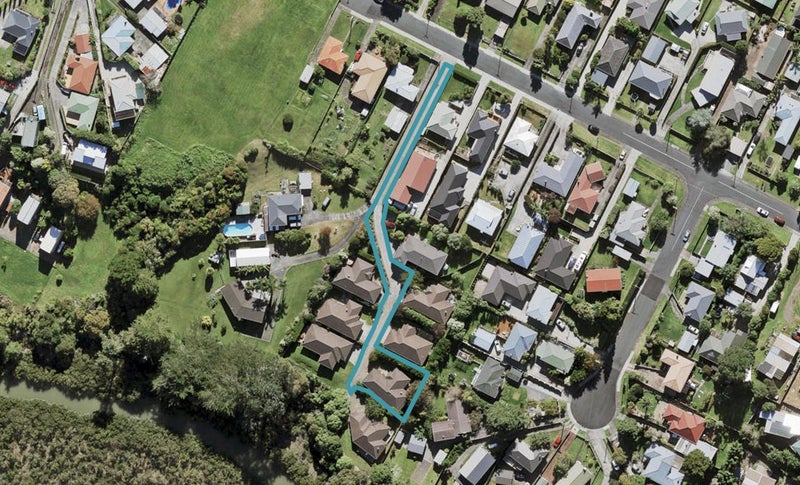 20E Waione Avenue, Te Atatu Peninsula, Auckland - Carousel 1