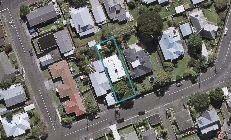 18 Wallace Place, Westown, New Plymouth - Carousel 1