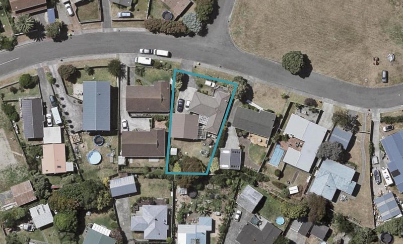 12 Olive Terrace, Paraparaumu Beach, Paraparaumu - Carousel 1