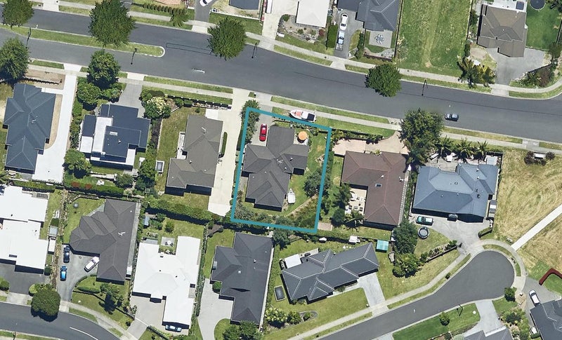 56 Inverness Drive, Pyes Pa, Tauranga - Carousel 1