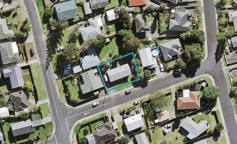 1A Frizell Street, Beach Haven, Auckland - Carousel 1