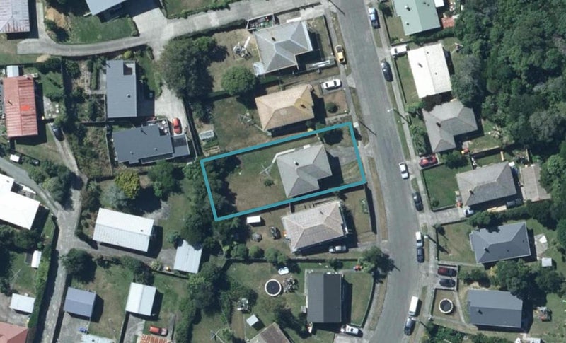 31 Cardiff Crescent, Cannons Creek, Porirua - Carousel 1