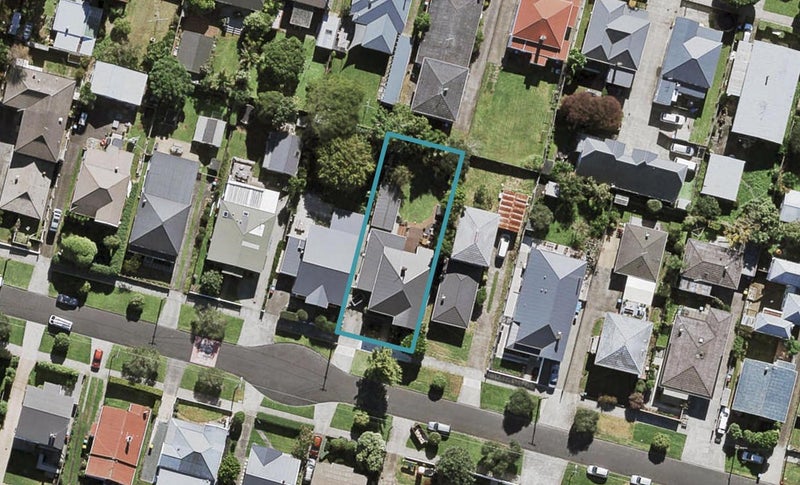 2/18 Tranmere Road, Sandringham, Auckland - Carousel 1
