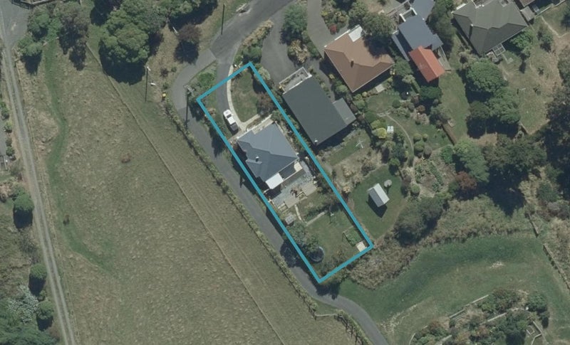 13 Conway Street, Macandrew Bay, Dunedin - Carousel 1