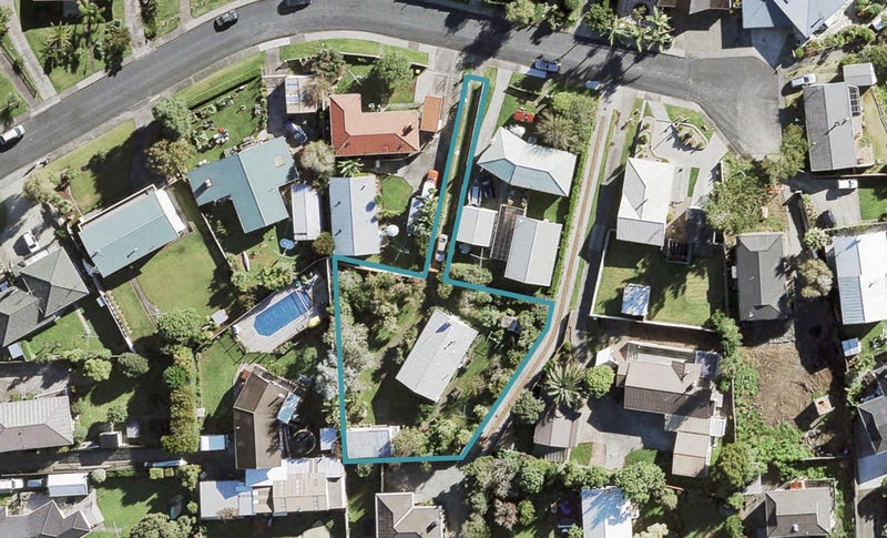 21 Dawnhaven Drive, Te Atatu Peninsula, Auckland - Carousel 1
