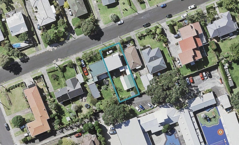 15 Westwell Road, Belmont, Auckland - Carousel 1