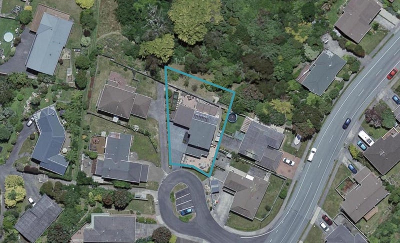 48 Woodman Drive, Tawa, Wellington - Carousel 1