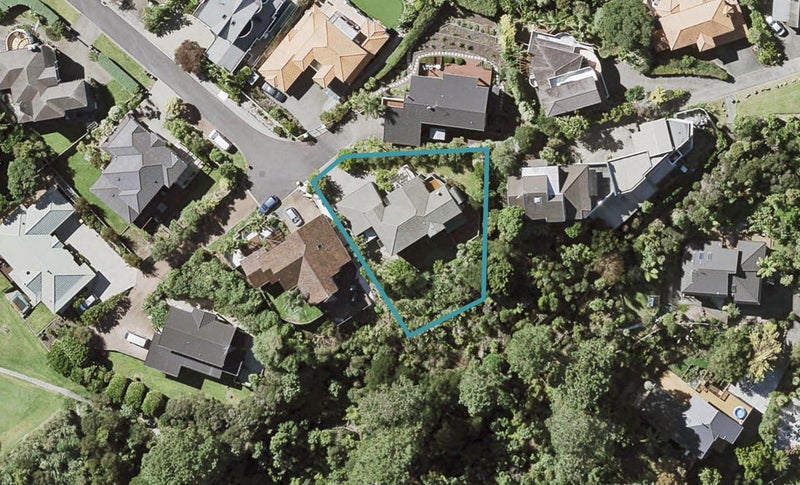 10 Rosella Place, Murrays Bay, Auckland - Carousel 1