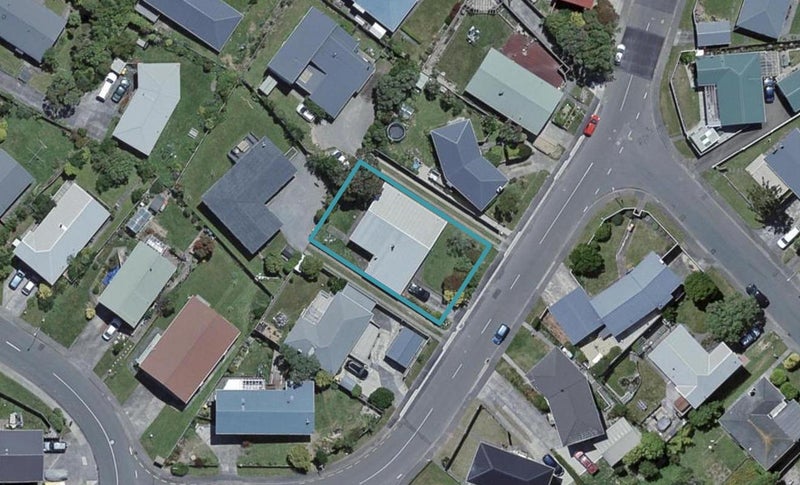 24 Quigley Street, Newlands, Wellington - Carousel 1