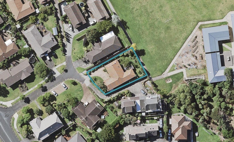 7 Kadina Place, Botany Downs, Auckland - Carousel 1