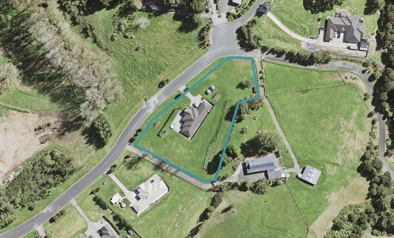33 Judge Richardson Drive, Papakura - Carousel 1