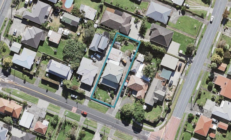 4 Archlynn Road, Kelston, Auckland - Carousel 1
