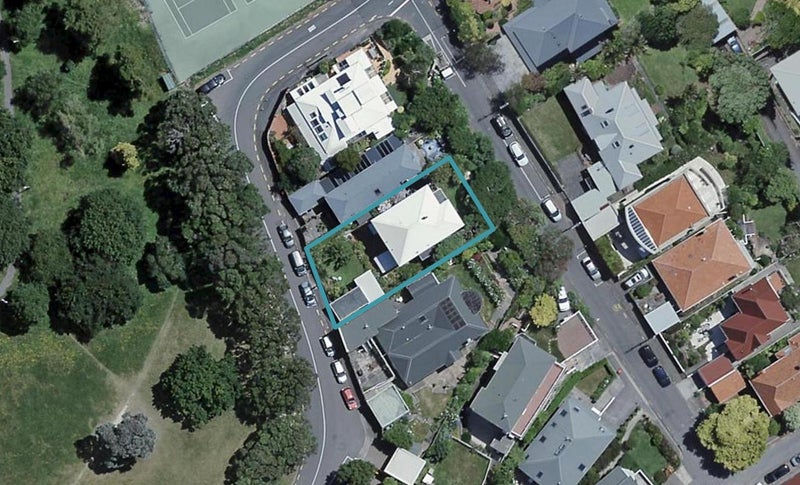 11 Wesley Road, Kelburn, Wellington - Carousel 1