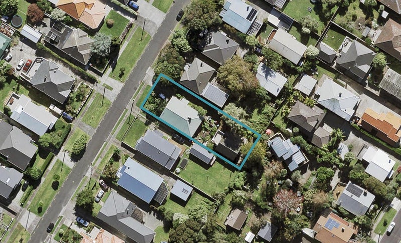 80 Fowlds Avenue, Sandringham, Auckland - Carousel 1