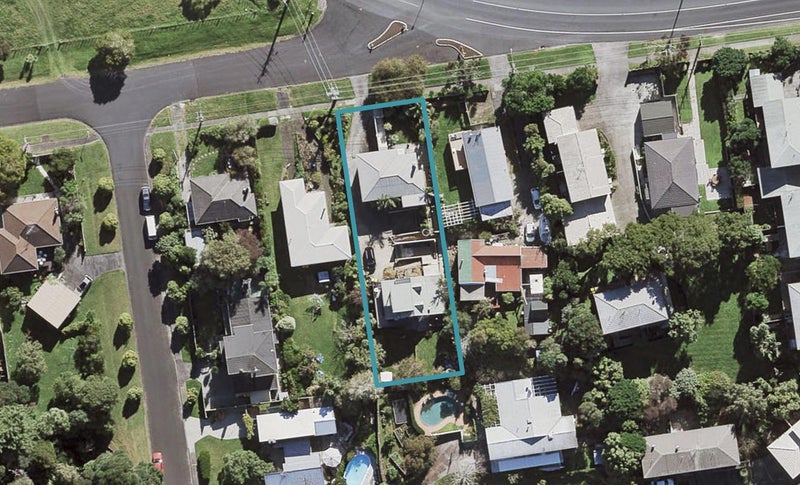 2/2 Inglis Street, Birkenhead, Auckland - Carousel 1