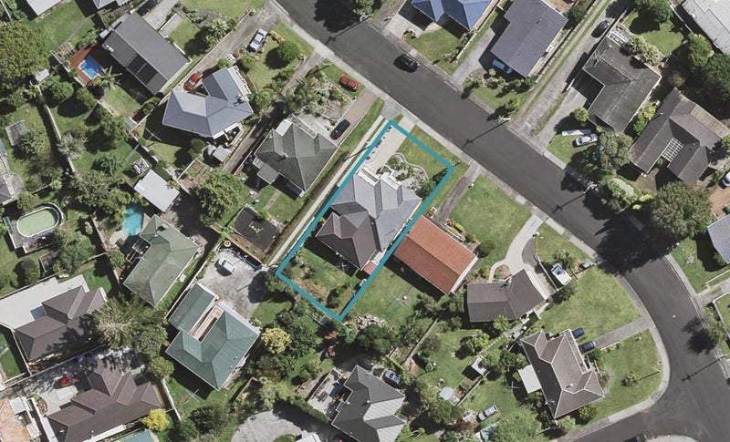 17 Lynmore Drive, Hillpark, Auckland - Carousel 1