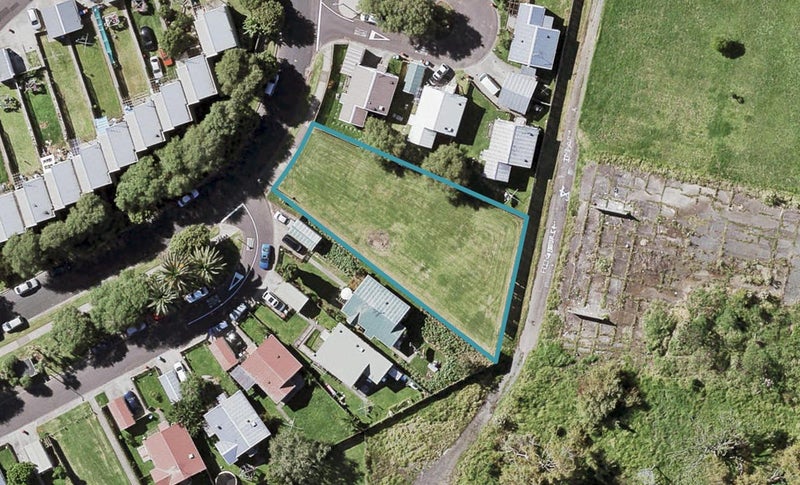 10 Rowena Crescent, Glen Innes, Auckland - Carousel 1