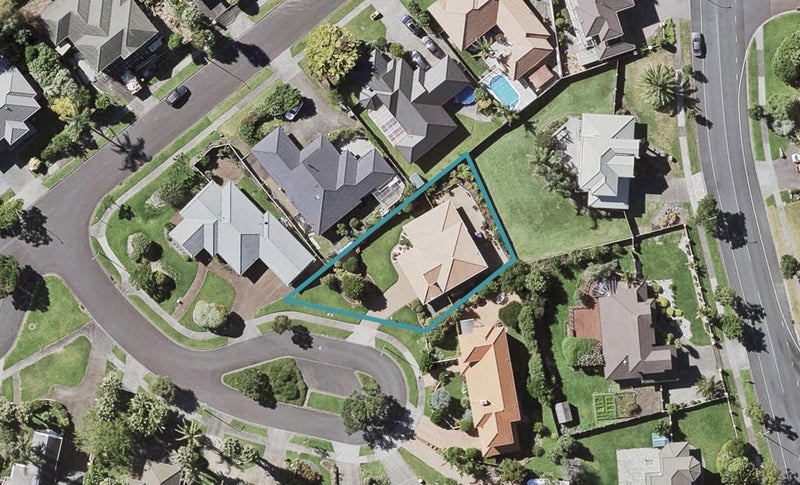 6 Napa Court, Shamrock Park, Auckland - Carousel 1