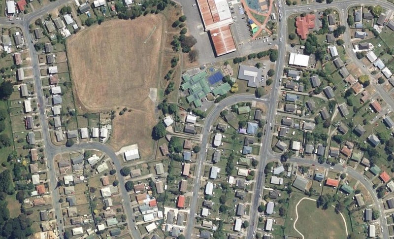 8 Kokiri Crescent, Waitangirua, Porirua - Carousel 1