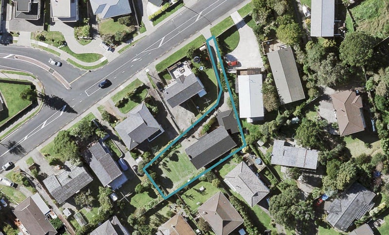 13 Gills Road, Bucklands Beach, Auckland - Carousel 1