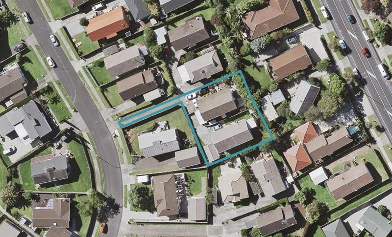 2/20 De Quincey Terrace, Highland Park, Auckland - Carousel 1