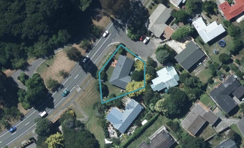 99 Spinnaker Drive, Whitby, Porirua - Carousel 1