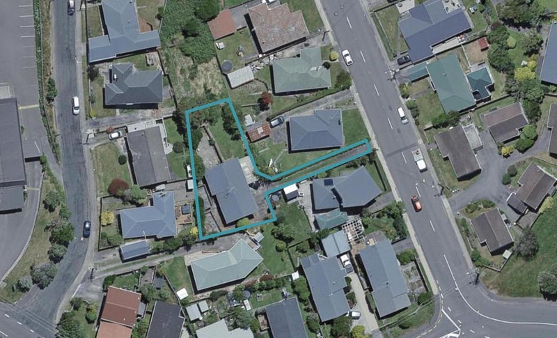 108 Beazley Avenue, Paparangi, Wellington - Carousel 1