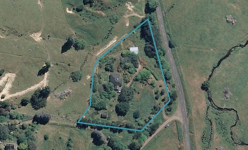 2 Shadbolts Road, Pigeon Bay, Akaroa - Carousel 1