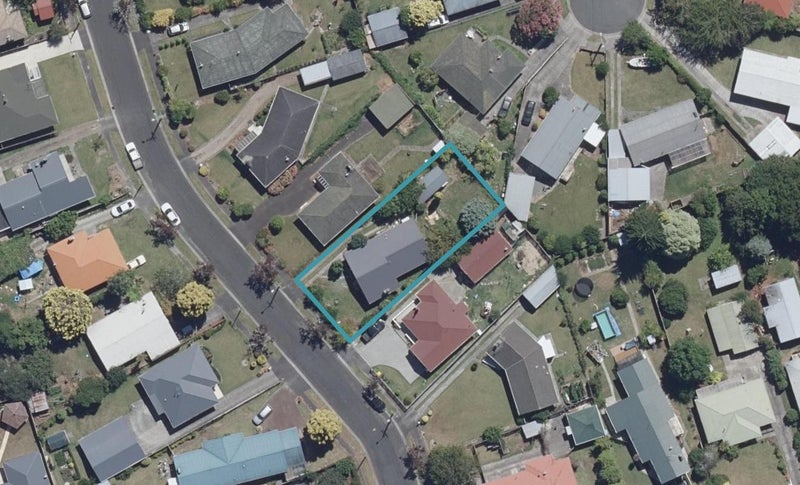 8 Beech Crescent, Hillcrest, Hamilton - Carousel 1