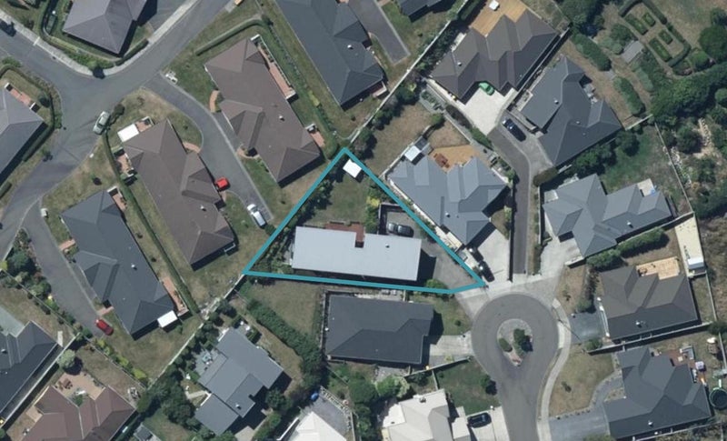 11 Tararua Close, Aotea, Porirua - Carousel 1
