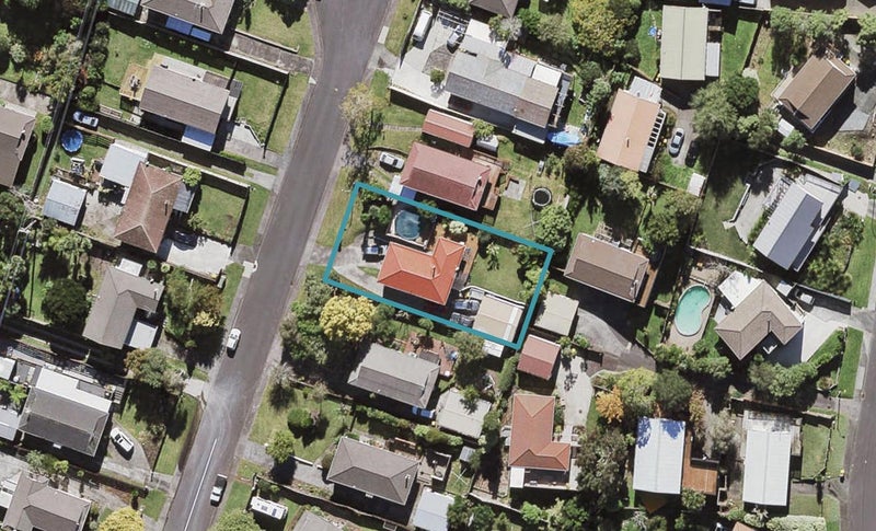 8 Cushla Place, Massey, Auckland - Carousel 1