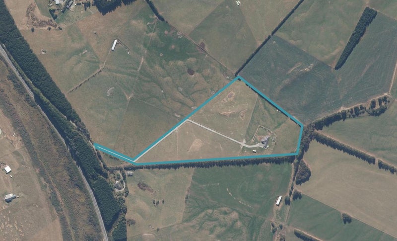 423B Te Anau Mossburn Highway, Te Anau, Te Anau - Carousel 1