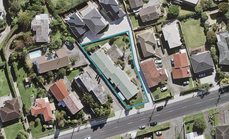 2/84 Pupuke Road, Hillcrest, Auckland - Carousel 1