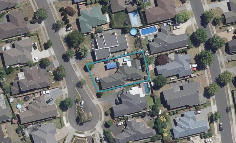 11 Grasmere Court, Huntington, Hamilton - Carousel 1